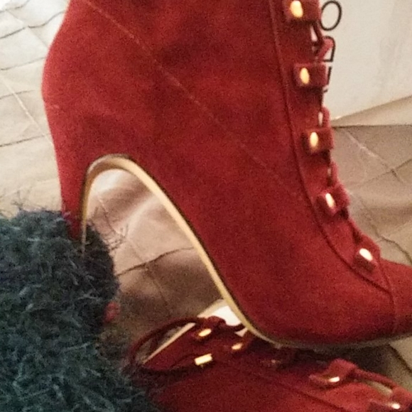 Red Aldo Heels - Picture 4 of 7